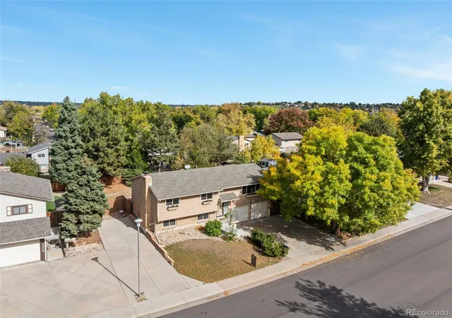 Photo 2 of Single family home for sale at 8673 W Swarthmore Pl, Littleton, CO 80123 | MLS# 2578235 | Listing updated on 2026-10-28