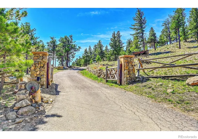 Photo 2 of Single family home for sale at 6553 Sunshine Cyn Dr, Boulder, CO 80302 | MLS# IR1068967 | Listing updated on 2026-09-24