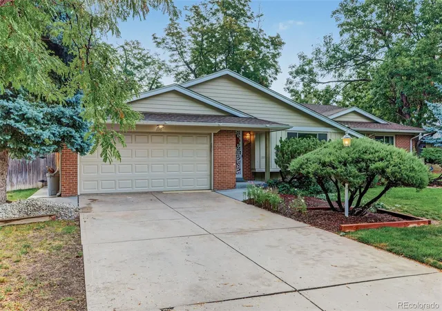 Photo 2 of Single family home for sale at 336 Oakland St, Aurora, CO 80010 | MLS# 4644733 | Listing updated on 2026-09-29