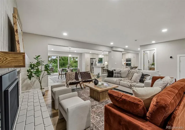 Photo 4 of Single family home for sale at 3901 E Orchard Rd, Centennial, CO 80121 | MLS# 6974194 | Listing updated on 2026-10-07