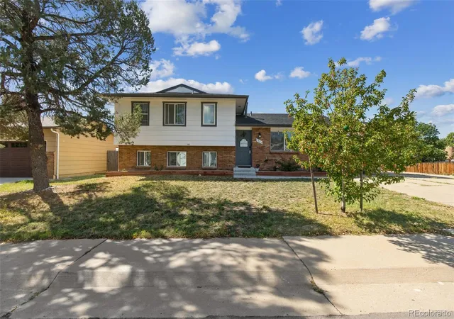 Photo 2 of Single family home for sale at 1809 S Ouray St, Aurora, CO 80017 | MLS# 8485100 | Listing updated on 2026-09-23