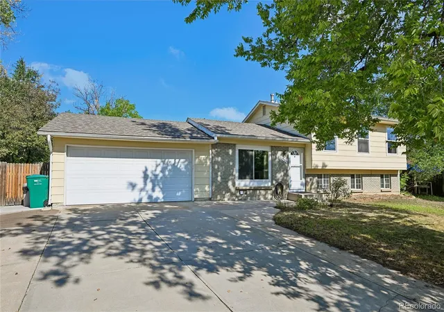 Photo 2 of Single family home for sale at 1555 S Sedalia St, Aurora, CO 80017 | MLS# 8416201 | Listing updated on 2026-10-05