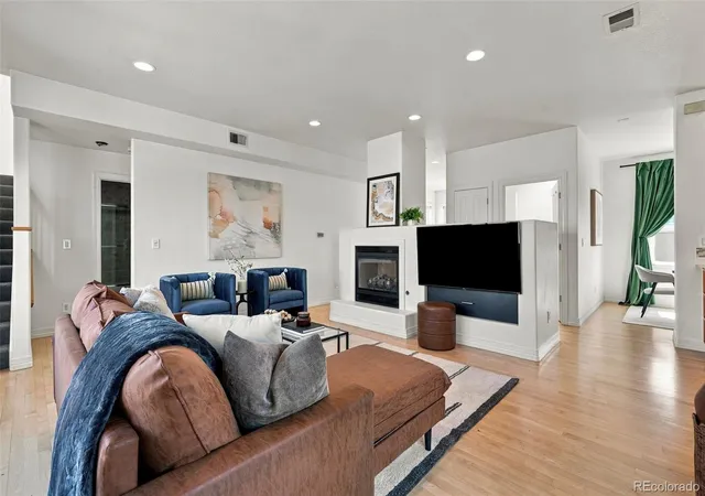 Photo 2 of Townhouse for sale at 257 S Jackson St #C, Denver, CO 80209 | MLS# 6394417 | Listing updated on 2026-09-27