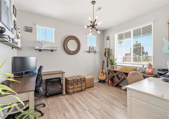 Photo 4 of Single family home for sale at 1811 Branching Canopy Dr, Windsor, CO 80550 | MLS# 8043772 | Listing updated on 2026-10-07