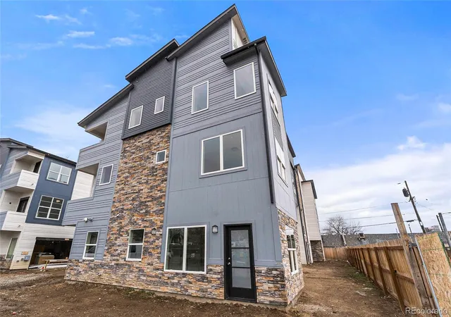 Photo 4 of Townhouse for sale at 1512 Ingalls St, Lakewood, CO 80214 | MLS# 4067314 | Listing updated on 2026-09-22