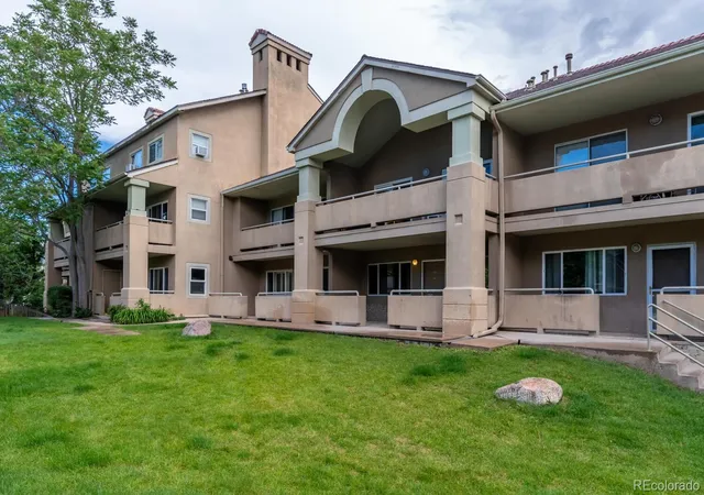 Listing Photo 5 - Condo for sale in building located at 935 Broadway, Boulder, CO 80302 - Unit #103