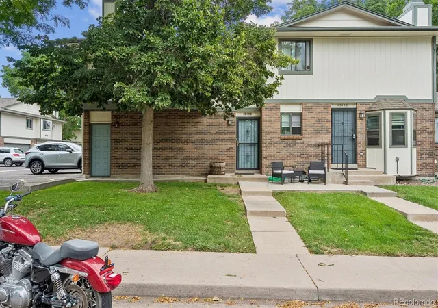 Townhouse for sale at 1848 S Ammons St #D, Lakewood, CO 80232 | MLS# 5714267