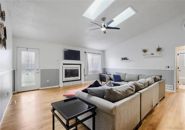 Photo 4 of Single family home for sale at 1107 Sable Blvd, Aurora, CO 80011 | MLS# 2980906 | Listing updated on 2026-10-08