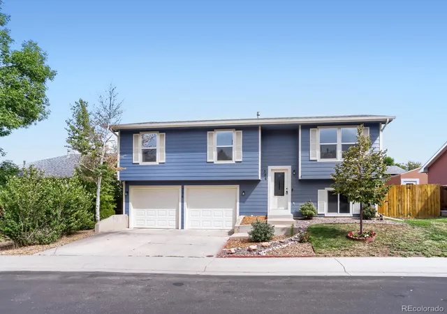 Photo 2 of Single family home for sale at 306 Sundance Pkwy, Dacono, CO 80514 | MLS# 7584843 | Listing updated on 2026-09-28