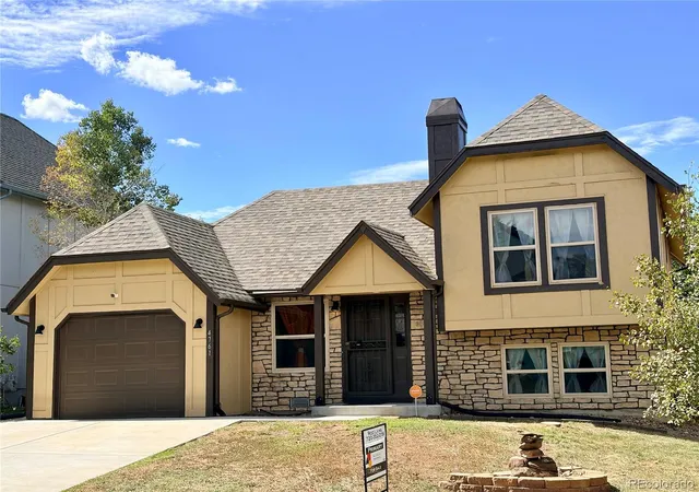 Single family home for sale at 4761 S Yampa St, Aurora, CO 80015 | MLS# 5303055