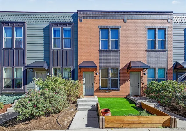 Photo 1 of Townhouse for sale at 2652 Arapahoe St, Denver, CO 80205 | MLS# 6201337 | Listing updated on 2026-09-27