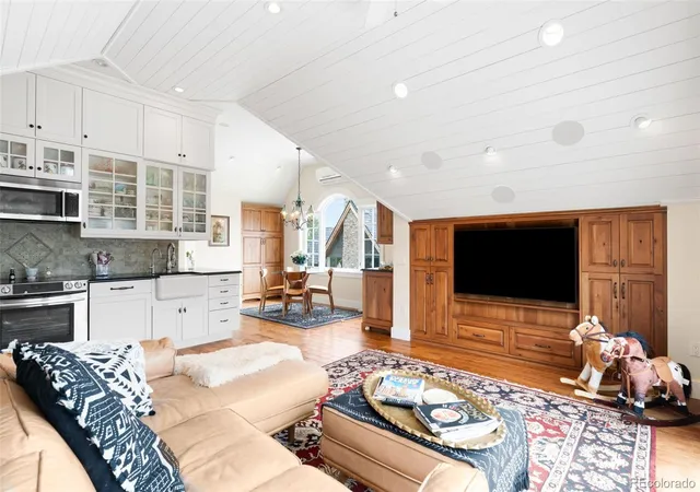 Photo 3 of Single family home for sale at 3166 Juniper Ct, Golden, CO 80401 | MLS# 3377319 | Listing updated on 2026-09-24