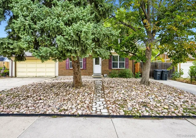 Photo 2 of Single family home for sale at 8438 Fenton St, Arvada, CO 80003 | MLS# 5973623 | Listing updated on 2026-10-08