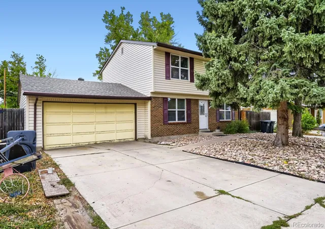 Photo 3 of Single family home for sale at 8438 Fenton St, Arvada, CO 80003 | MLS# 5973623 | Listing updated on 2026-10-08