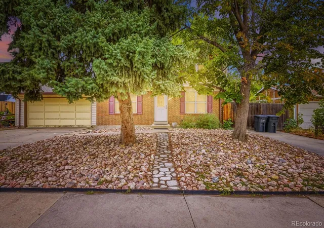 Photo 3 of Single family home for sale at 8438 Fenton St, Arvada, CO 80003 | MLS# 5973623 | Listing updated on 2026-10-08