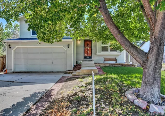 Photo 3 of Single family home for sale at 1452 S Biscay Way, Aurora, CO 80017 | MLS# 4293618 | Listing updated on 2026-09-30