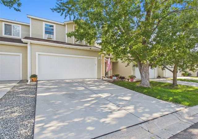 Photo 4 of Townhouse for sale at 22156 E Berry Pl, Aurora, CO 80015 | MLS# 6108549 | Listing updated on 2026-09-23