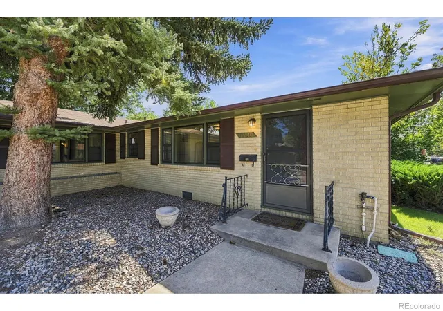 Photo 3 of Single family home for sale at 1220 Sherman St, Longmont, CO 80501 | MLS# IR1069101 | Listing updated on 2026-09-21