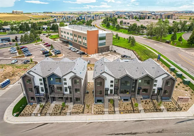 Townhouse for sale at 33 Ascent Trl, Englewood, CO 80112 | MLS# 3235176