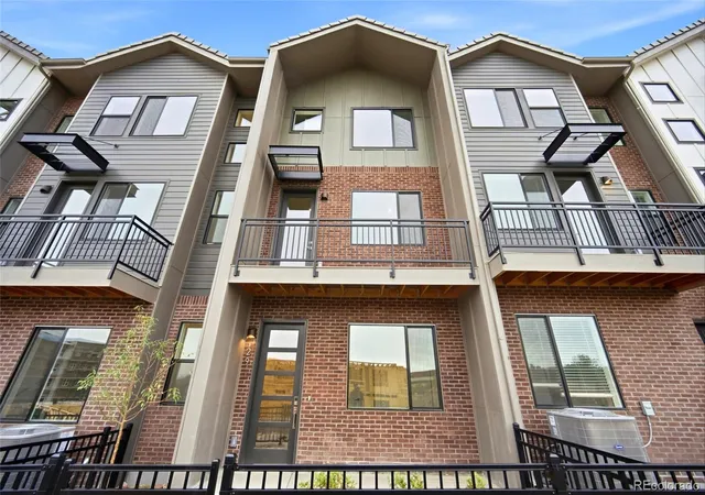 Townhouse for sale at 29 Ascent Trl, Englewood, CO 80112 | MLS# 6408664
