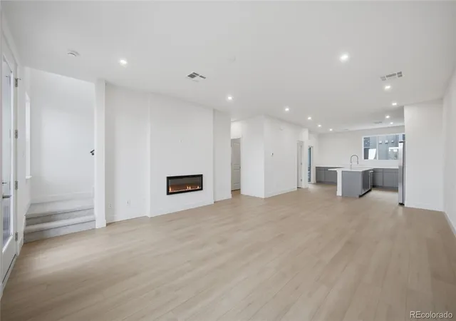 Photo 2 of Townhouse for sale at 29 Ascent Trl, Englewood, CO 80112 | MLS# 6408664 | Listing updated on 2026-10-02