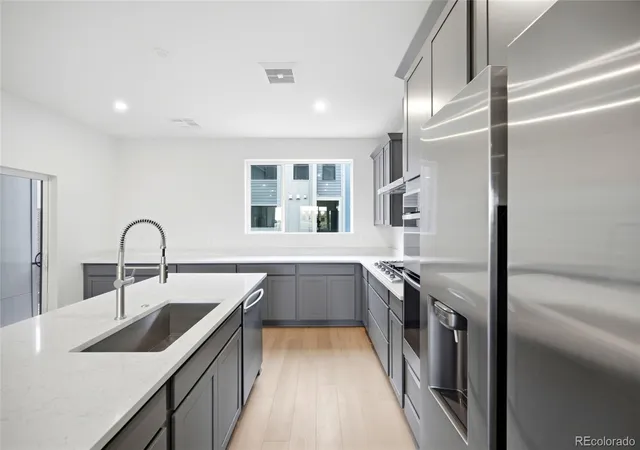 Photo 4 of Townhouse for sale at 29 Ascent Trl, Englewood, CO 80112 | MLS# 6408664 | Listing updated on 2026-10-02