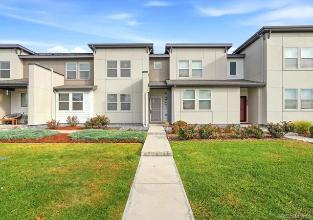Townhouse for sale at 16035 E Elk Pl, Denver, CO 80239 | MLS# 6770032
