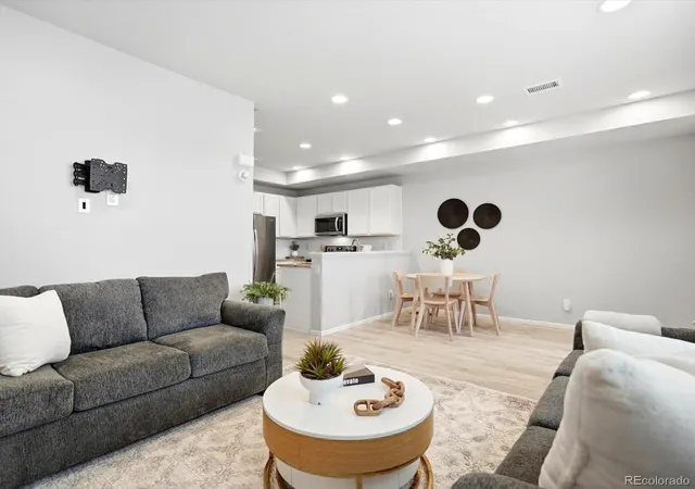 Photo 4 of Townhouse for sale at 16035 E Elk Pl, Denver, CO 80239 | MLS# 6770032 | Listing updated on 2026-10-01
