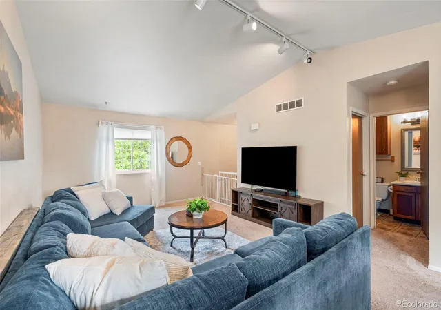 Photo 4 of Single family home for sale at 4013 S Quintero Way, Aurora, CO 80013 | MLS# 2452975 | Listing updated on 2026-10-08