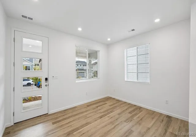 Photo 3 of Single family home for sale at 466 S Salida St, Aurora, CO 80017 | MLS# 8752985 | Listing updated on 2026-10-09