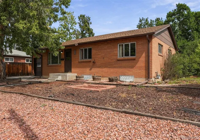 Photo 2 of Sale Pending at 6704 Nelson St, Arvada, CO 80004 | MLS# 4717018 | Listing updated on 2026-09-30