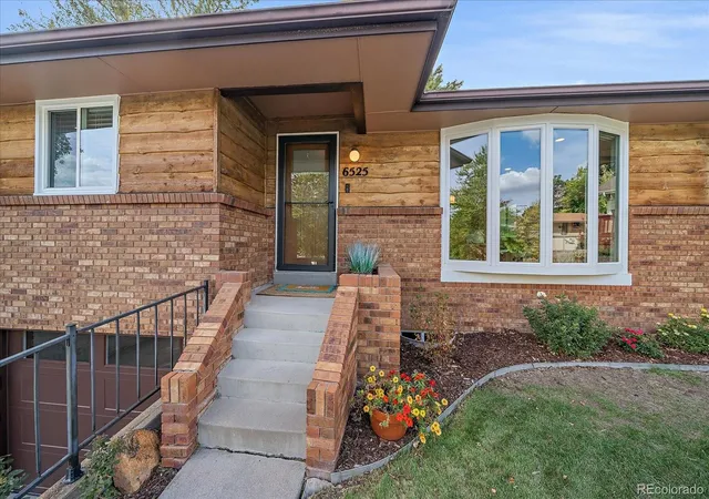Photo 2 of Single family home for sale at 6525 Brentwood St, Arvada, CO 80004 | MLS# 9481014 | Listing updated on 2026-10-07
