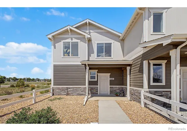 Photo 3 of Townhouse for sale at 533 Condor Way, Johnstown, CO 80534 | MLS# IR1069120 | Listing updated on 2026-10-09