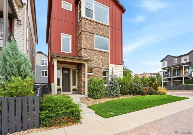 Photo 4 of Sale Pending at 9007 Southurst St, Littleton, CO 80129 | MLS# 8050858 | Listing updated on 2026-10-06