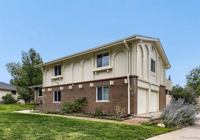 Photo 2 of Single family home for sale at 15358 E Saratoga Pl, Aurora, CO 80015 | MLS# 3962217 | Listing updated on 2026-10-01