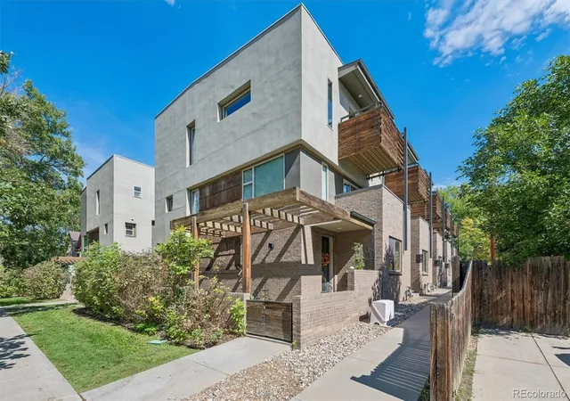 Townhouse for sale at 1616 N Gilpin St, Denver, CO 80218 | MLS# 4154362