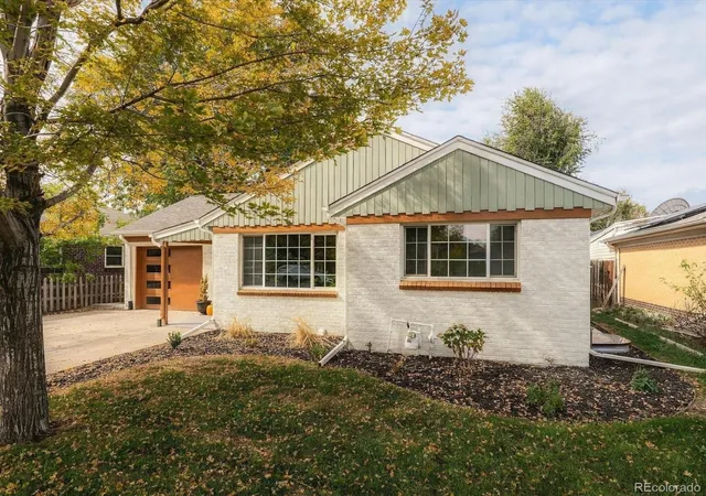 Photo 2 of Single family home for sale at 2941 Ivanhoe St, Denver, CO 80207 | MLS# 5758902 | Listing updated on 2026-10-21