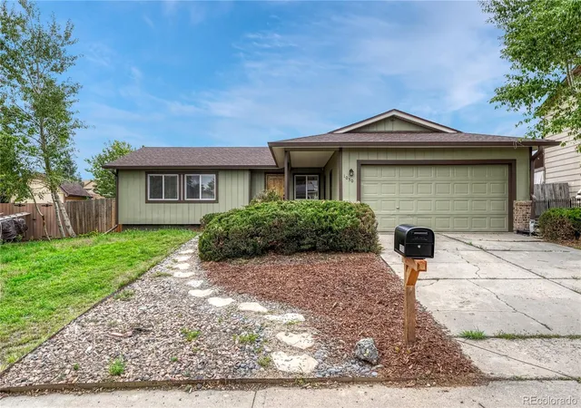 Photo 1 of Single family home for sale at 1050 S Waco Way, Aurora, CO 80017 | MLS# 1749152 | Listing updated on 2026-10-05