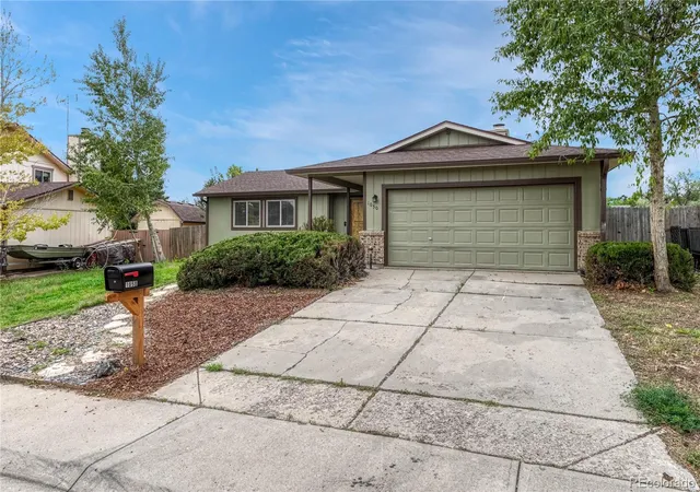 Photo 3 of Single family home for sale at 1050 S Waco Way, Aurora, CO 80017 | MLS# 1749152 | Listing updated on 2026-10-05