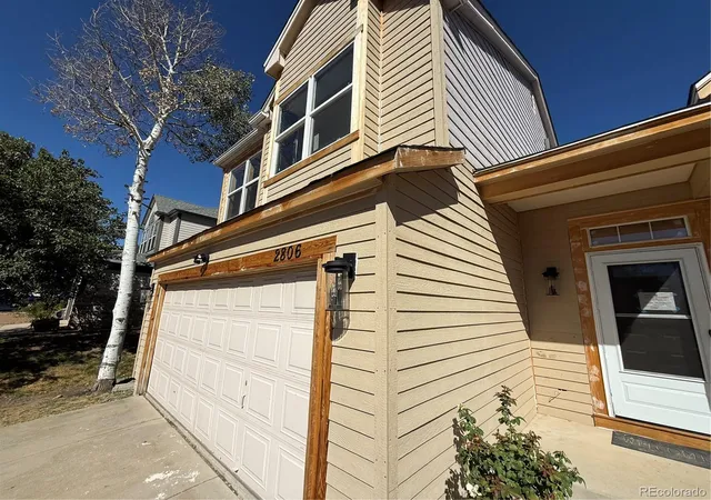 Photo 3 of Single family home for sale at 2806 S Danube St, Aurora, CO 80013 | MLS# 9497953 | Listing updated on 2026-09-24