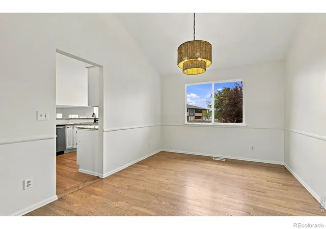 Photo 2 of Single family home for sale at 915 W Chestnut Cir, Louisville, CO 80027 | MLS# IR1069137 | Listing updated on 2026-09-23
