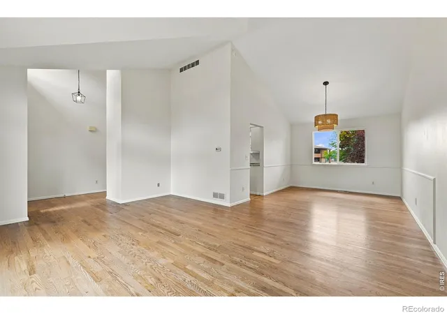 Photo 3 of Single family home for sale at 915 W Chestnut Cir, Louisville, CO 80027 | MLS# IR1069137 | Listing updated on 2026-09-23