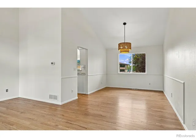 Photo 4 of Single family home for sale at 915 W Chestnut Cir, Louisville, CO 80027 | MLS# IR1069137 | Listing updated on 2026-09-23