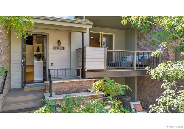 Photo 3 of Townhouse for sale at 1082 Griffith St, Louisville, CO 80027 | MLS# IR1069159 | Listing updated on 2026-09-24
