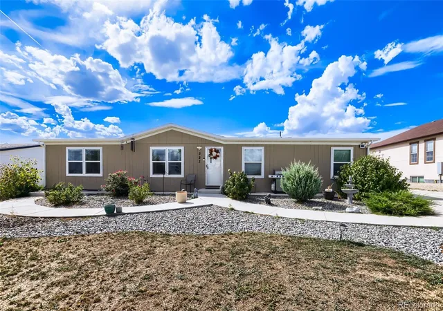 Single family home for sale at 323 N Cedar St, Keenesburg, CO 80643 | MLS# 5913444