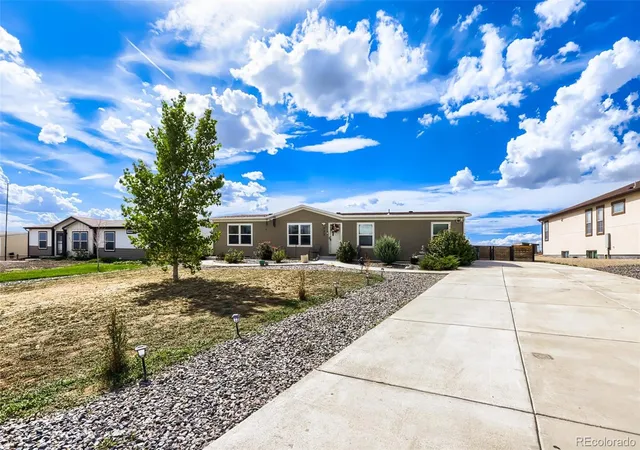 Photo 1 of Single family home for sale at 323 N Cedar St, Keenesburg, CO 80643 | MLS# 5913444 | Listing updated on 2026-09-22