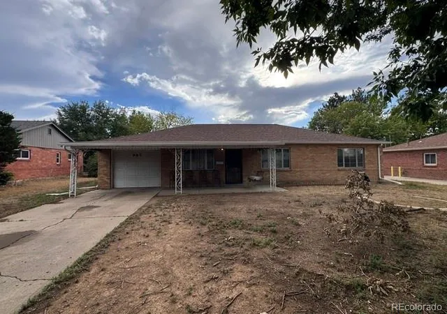 Single family home for sale at 967 Scranton St, Aurora, CO 80011 | MLS# 5513820