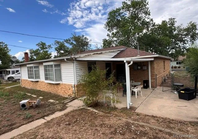 Photo 2 of Single family home for sale at 967 Scranton St, Aurora, CO 80011 | MLS# 5513820 | Listing updated on 2026-09-23