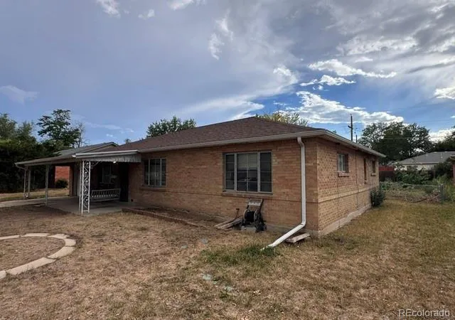 Photo 3 of Single family home for sale at 967 Scranton St, Aurora, CO 80011 | MLS# 5513820 | Listing updated on 2026-09-23
