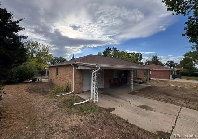 Photo 4 of Single family home for sale at 967 Scranton St, Aurora, CO 80011 | MLS# 5513820 | Listing updated on 2026-09-23